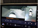 パノラミックビューモニター。車両を上から見たような映像を表示。運転席から目視しにくい車両周囲の状況をリアルタイムで確認できます。