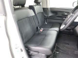 <運転席>リラックスできる運転席です。外の喧騒を忘れさせてくれますね。見やすいメーターと操作しやすいスイッチ類もいいですね.