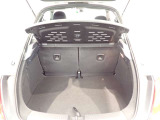 荷室は荷物を隠せるトノカバー付!充分な荷室の広さです!
