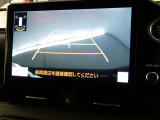 バックガイドモニターで、後方を確認しながら安心して駐車することができます。運転初心者も熟練者も必須の機能ですよ!