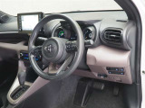 運転席の様子です。見通しの良いすっきりとした内装で運転しやすい空間となっております!