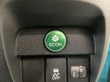 ★ECONスイッチ★ エコドライブを加速しよう!スイッチをONにすると、運転の仕方によるロスを抑え込み燃費をよくするようクルマが頑張ります(*^ー^*)燃費向上にチャレンジ♪
