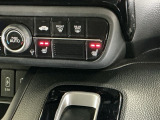 運転席/助手席シートヒーターで寒い日もすぐに温かくなり快適に過ごせます。2段階の温度調整が可能です