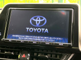 【メーカー純正9型ナビ】インテリアに溶け込むスタイリッシュな「専用設計」メーカーナビを装備♪視認性や操作性など基本性能にも優れ、より上質なカーライフをお楽しみいただけます。
