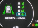 【ホンダセンシング】走行中に前方の車両等を認識し、衝突しそうな時は警報とブレーキで衝突回避と被害軽減をアシスト。より安全にドライブをお楽しみいただけます。