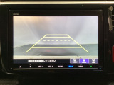 バックでの車庫入れも安心です! リアカメラが付いているバックモニター付のナビを装備しております。操作線もついており距離感も画面から確認できます。