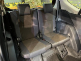 3列目シートはもちろん状態良好☆大人でもゆったりと座って頂けますので、大人数でのお出かけもラクラクです♪ご家族で、気の知れた仲間で、ドライブに行くのが楽しみですね♪