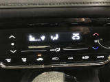 左右独立温度コントロールフルオートエアコンです。運転席、助手席それぞれで独立して温度設定ができます。冷え性の方が乗っても安心ですね♪