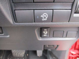アイドリングストップ機能付です。特別な操作をしなくても、普段通りの運転をするだけで、エコドライブができる機能です。OFFボタンがありますので、必要に応じて使い分けてください。