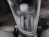 CVT(無段変速機)ならではのスムーズなシフト操作で、発進から加速までストレスフリー。街乗りでも高速走行でも、違和感なく自然なドライブが楽しめます