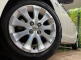 【純正15インチアルミホイール】外観にマッチした純正アルミホイールを装着しております。各種社外アルミホイールや、スタッドレスタイヤも取扱いしております。是非ご相談ください♪