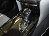 誤操作の少ないゲート式シフトレバーを装備しております。