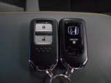 スマートキー付!キーを取り出さなくてもドアロックの施錠・開錠、エンジンの始動が出来ます!雨の日や荷物の多い日にとても便利ですね♪