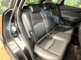 後部座席も気になるようなキズ・汚れやへたり等、大きなダメージはなく、良好な状態です。