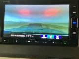 【バックカメラ】運転が苦手な方も車庫入れラクラクです!ギアをリバースに入れれば自動的に切り換わりますので、面倒な操作は不要です♪狭い駐車場もお車を傷つけず安心ですね!