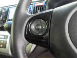 ハンドルにオーディオの操作スイッチが装備されています!視線を前方から外さずハンドルから手を離さずに操作できるのでとっても安全ですね♪