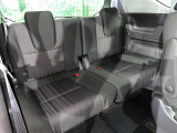 3列目シートはもちろん状態良好☆大人でもゆったりと座って頂けますので、大人数でのお出かけもラクラクです♪ご家族で、気の知れた仲間で、ドライブに行くのが楽しみですね♪