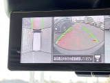 車を真上から見ているように、周囲の状況を把握しながら安心して駐車が行えるアラウンドビューモニター!