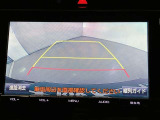 バックギアに入れると、このように後方が映し出されます!駐車の際とても安心!便利!最終確認はご自身の目と耳で必ず行ってください!