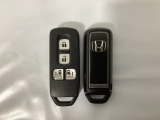 スマートキー付きですからドアロックの開閉およびエンジンスタートが楽々です。電動スライドドアの開け閉めもボタンで操作できます。スペアキーも同じものを用意しております。