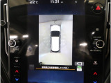 全周囲のカメラを利用したデジタルマルチビューモニター機能搭載。車両周辺の安全確認にお役立てください。