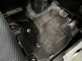 嬉しい純正フロアマット付き♪ 状態も良好です(^^♪