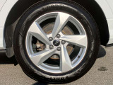 18インチ純正アルミホイール装備 全車両に標準装備の純正アルミホイールは、純正ならではのバランスの良いデザインと、走行安定性をお楽しみ頂けます。
