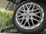 【純正15インチアルミホイール】外観にマッチした純正アルミホイールを装着しております。各種社外アルミホイールや、スタッドレスタイヤも取扱いしております。是非ご相談ください♪