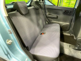 後部座席も気になるようなキズ・汚れやへたり等、大きなダメージはなく、良好な状態です。