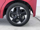 【純正アルミホイール】オシャレな純正アルミホイール付きですので見た目がカッコイイですよ♪