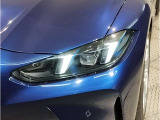 BMWの伝統の丸目4灯ヘッドライトでございます。LEDライトで視認性もよく明るく安全性の向上につながります。