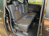 後部座席も気になるようなキズ・汚れやへたり等、大きなダメージはなく、良好な状態です。