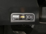 ハンドルの左下にETC2.0がついています。高速道路の料金所の通過も楽々です!。 カードの取り出しもしやすい場所についています。
