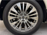 「トヨタ純正アルミホイール」を装着!純正なので車のデザインともマッチしています。高級感やスポーティーさを際立たせてくれます。