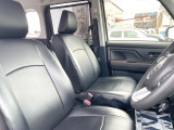 運転席シート廻りは使用感も少なく、良好な状態となっています。前オーナー様が丁寧に使っていたことがよくわかりますね。