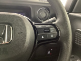 ステアリング右手側に安全運転支援機能のホンダセンシングをコントロールするスイッチ、左手側にオーディオ関連のコントロールスイッチを配置、視線を逸らすことなく運転に集中できます