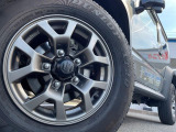 【純正15インチアルミホイール】外観にマッチした純正アルミホイールを装着しております。各種社外アルミホイールや、スタッドレスタイヤも取扱いしております。是非ご相談ください♪