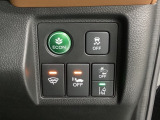 Hondaセンシング用の、VSA(ABS+TCS+横滑り抑制)解除と路外逸脱抑制機能のオンオフスイッチなどはハンドルの右側に装備しています。燃費に役立つECONボタンもここです。
