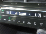 左右独立温度コントロールフルオートエアコンです。運転席、助手席それぞれで独立して温度設定ができます。冷え性の方が乗っても安心ですね♪