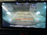 バックカメラの画像です。ガイドラインがスムースな車庫入れをサポートいたします!車庫入れの安心感がアップしますね☆