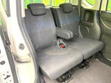後部座席も気になるようなキズ・汚れやへたり等、大きなダメージはなく、良好な状態です。