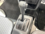 【フロアCVT】無段階変速機能でスムーズな走行をお楽しみいただけます♪エンジンパワーを無駄なく車輪に伝えるから低燃費にも貢献!