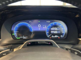 とっても見やすいメーターです。夜間時はラグジュアリーな気分にさせてくれる照明が魅力ですので、夜のドライブも楽しみになりますよ♪