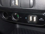 シガーソケット用の充電器が使用可能です!