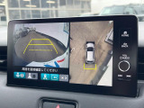 【マルチビューカメラシステム】専用のカメラにより、上から見下ろしたような視点で360度クルマの周囲を確認することができます☆死角部分も確認しやすく、狭い場所での切り返しや駐車もスムーズに行えます。