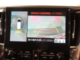バック時の運転をサポートするバックガイドモニター&パノラミックビューモニター付