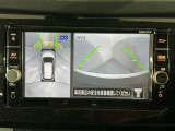 上からの視点で狭い駐車場への駐車に役立つ、アラウンドビューモニター対応純正メモリーナビ装備。