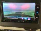 【バックカメラ】運転が苦手な方も車庫入れラクラクです!ギアをリバースに入れれば自動的に切り換わりますので、面倒な操作は不要です♪狭い駐車場もお車を傷つけず安心ですね!