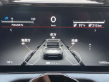 ディスプレイには安全装置の設定や様々な表示をしてくれるので、運転が楽しくなりますね♪