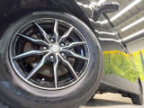 【16インチアルミホイール】外観にマッチしたアルミホイールを装着しております。各種アルミホイールや、スタッドレスタイヤも取扱いしております。是非ご相談ください♪